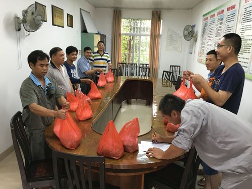 張曉莉：明溪縣工會(huì )高溫慰問(wèn)物資發(fā)放[2].jpg
