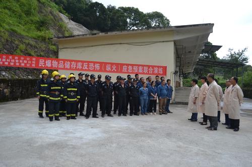 海峽科化龍巖三家單位聯(lián)合舉行民爆物品儲存反恐怖（縱火）應急預案演練。 葉莉攝[2].jpg