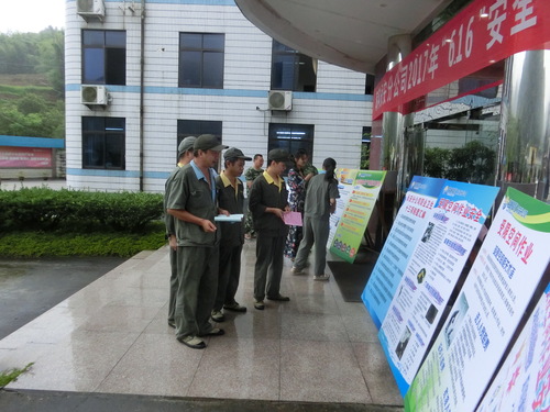 朱桂霞：永安分公司安全咨詢(xún)日活動(dòng).JPG.jpg