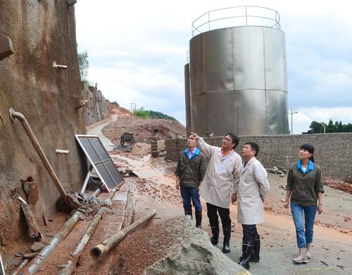 鄧義楨：6.21吳彩洪董事長(cháng)到龍巖分公司視察防汛抗災工作1.jpg