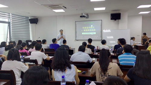 闕文亮 徐沛涵：?？讫垘r分公司派員參加龍巖市企業(yè)成長(cháng)培訓班.jpg