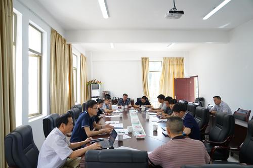 工信部安全生產(chǎn)司安全督查組到海峽科化龍巖分公司開(kāi)展安全專(zhuān)項督察。圖為會(huì )議現場(chǎng) 鄧義楨 攝.jpg