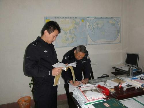 楊建安：市公安局治安大隊對永安分公司進(jìn)行槍爆安全檢查.jpg