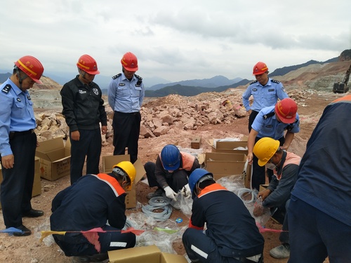 羅曉恒--富興建設上杭分公司成功銷(xiāo)毀一批廢舊彈藥及民爆物品2.jpg