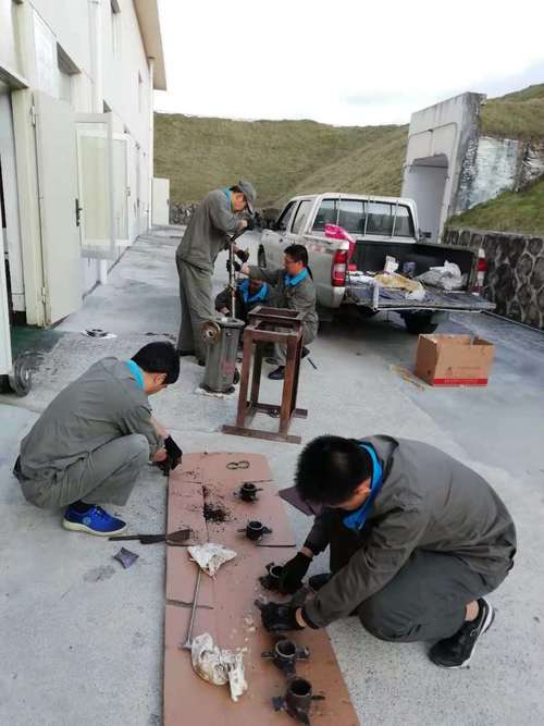陳群清：龍巖分公司機修車(chē)間人員拆解敏化機現場(chǎng).jpg