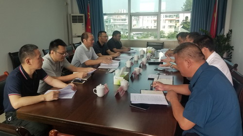 富興建設-王凱�?省機電控股公司吳大文副總經(jīng)理一行到上杭縣慰問(wèn)掛職干部_調整大小.jpg