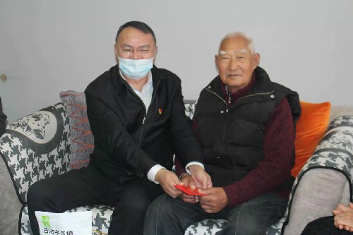 永安分公司l賴(lài)寶祿：省機電控股公司黨委委員、副總經(jīng)理陳伯煒到永安分公司走訪(fǎng)慰問(wèn)離休干部和困難職�?(4)~1.jpg