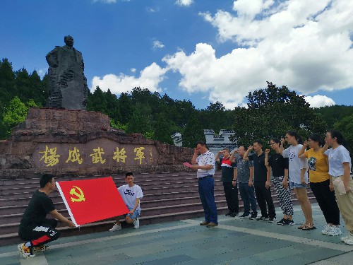 民化建設黨支部重溫入黨誓詞~1.jpg