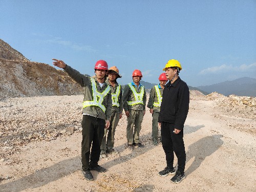 民化建設+楊紅�?福建龍鋼項目土石方爆破工程現場(chǎng)~1.jpg