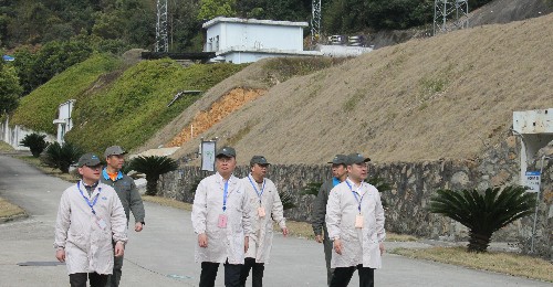 福安分公司胡廷淦：圖為陳伯煒一行就行車(chē)間現場(chǎng)檢查~1.jpg