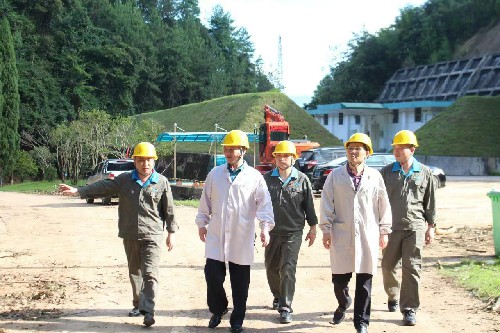 海峽科化永安分公司荊東杰：省機電控股公司黨委委員、副總經(jīng)理吳大文到海峽科化永安分公司調研指導汛期災后自救及復工復產(chǎn)工作照�?~1.jpg