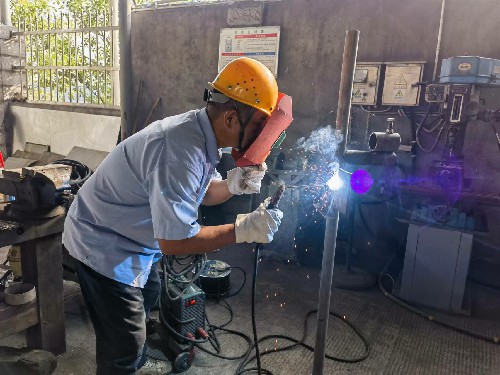 永安雙華公司朱達成：永安雙華公司開(kāi)展機修班組“電焊技能比武”活動(dòng)~1.jpg