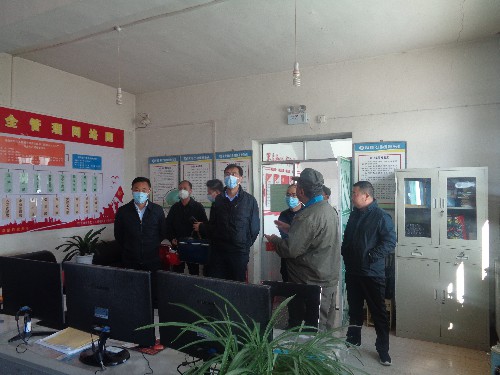 海東市市委常委、副市長(cháng)梁榮勃一行到青樂(lè )公司檢查指導工�?(2)~1.jpg