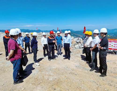 富興建設公司+彭錦�?省應急管理廳領(lǐng)導到海峽科化富興建設公司槐南孟家山礦區開(kāi)展安全生產(chǎn)督查工作~1.jpg