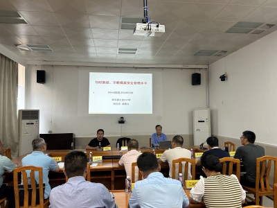 烽林吳淑英：海峽科化公司開(kāi)展軍工安全生產(chǎn)管理培�?.jpg
