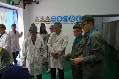 格式工廠(chǎng)烽林林美玲：省機電控股公司黨委委員、副總經(jīng)理陳伯煒一行到海峽科化烽林分公司開(kāi)展“科技創(chuàng  )新及科技人才”課題調�?.jpg