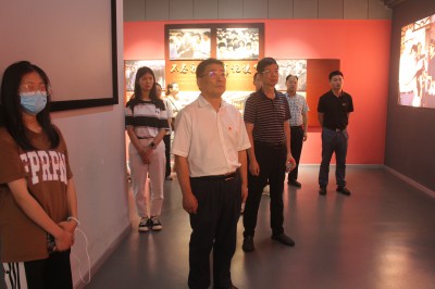 格式工廠(chǎng)采用-福安胡廷淦：圖為董飛龍一行參觀(guān)閩東蘇區紀念館 (2).jpg