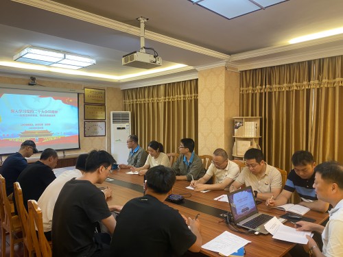 格式工廠(chǎng)烽林陳濤：海峽科化公司黨委委員、副總經(jīng)理張賢鋒到烽林分公司科二黨支部上專(zhuān)題黨課1.jpg