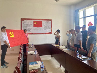 格式工廠(chǎng)龍巖分公�?吳瑤+重溫入黨誓詞.jpg